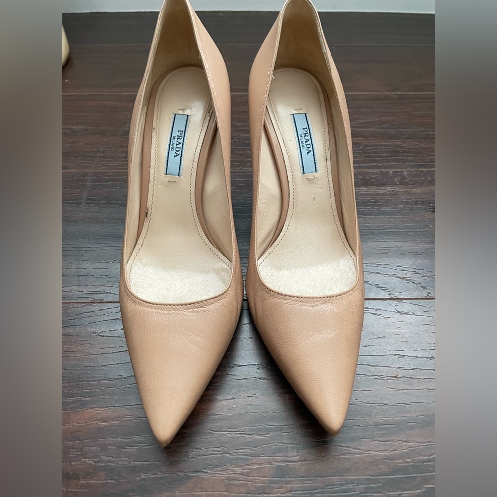 Prada Pointed Toe Pump size 37 1/2